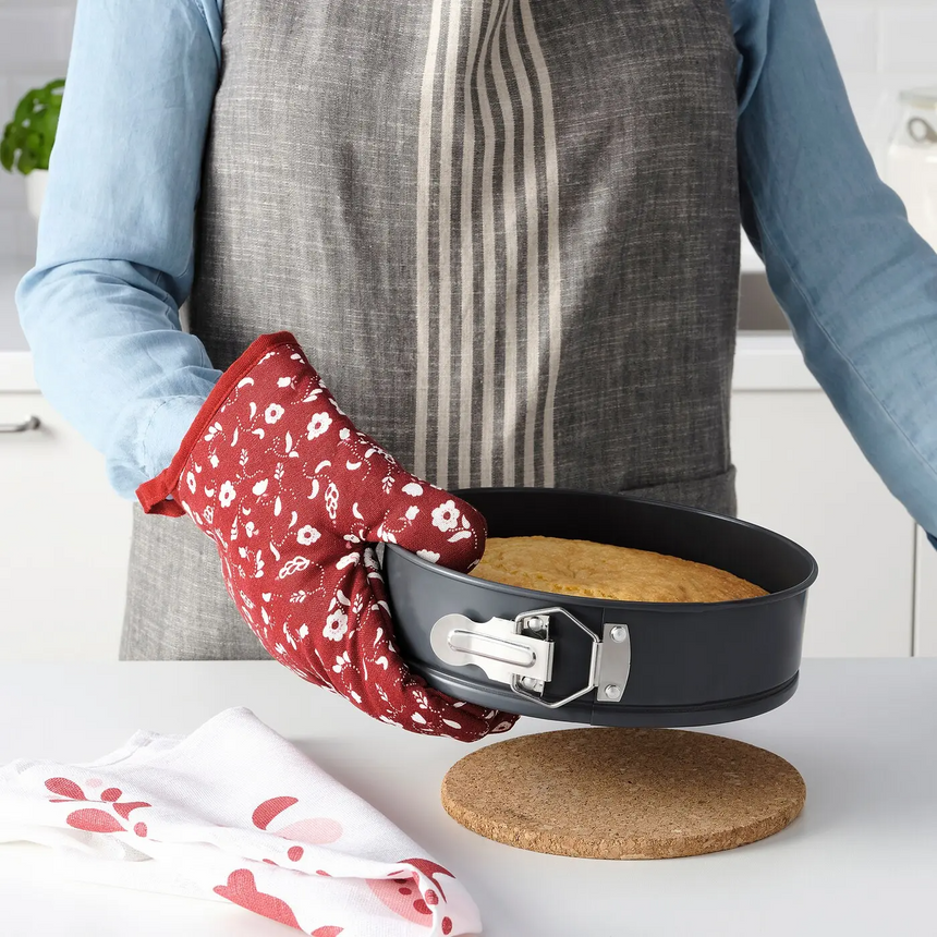 IKEA INAMARIA oven glove, patterned/red
