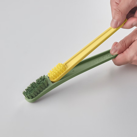 IKEA, PEPPRIG 2 in 1 shoe brush with scraper green/yellow (Prebook)