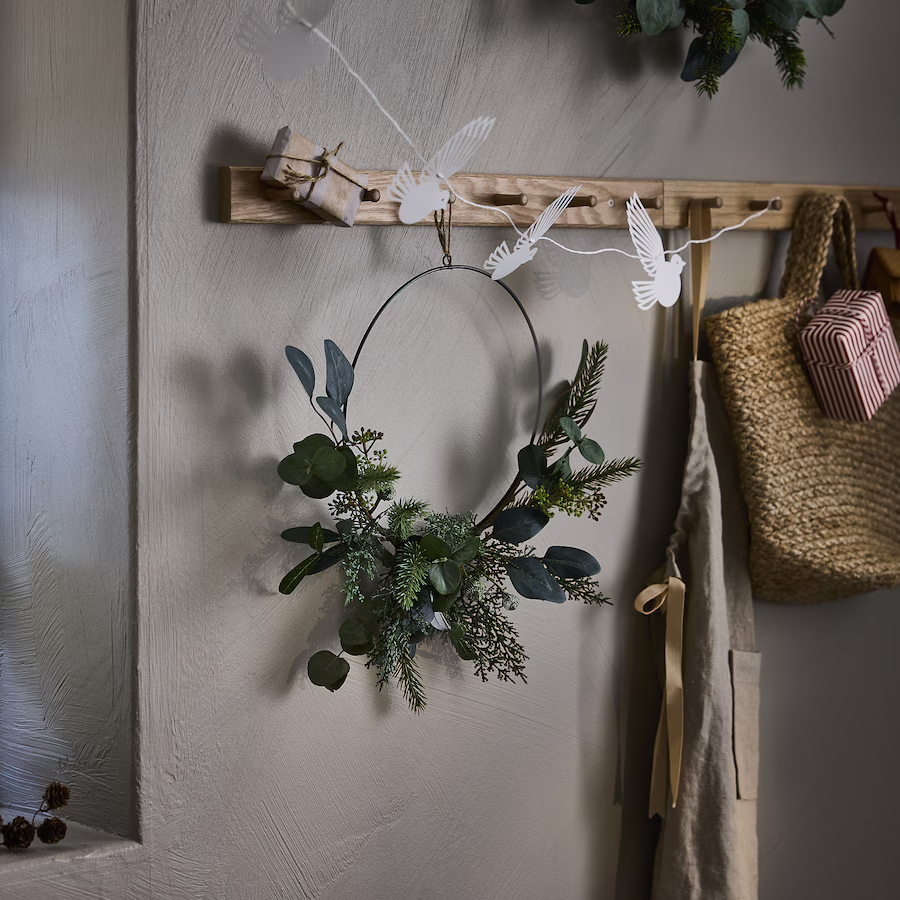 IKEA VINTERFINT Artificial half wreath, in/outdoor green, 45 cm