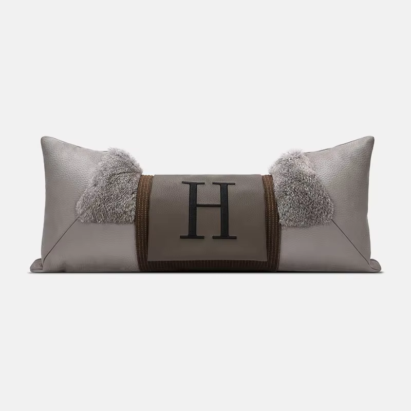 Chaze Hovdala, Luxury Pillow