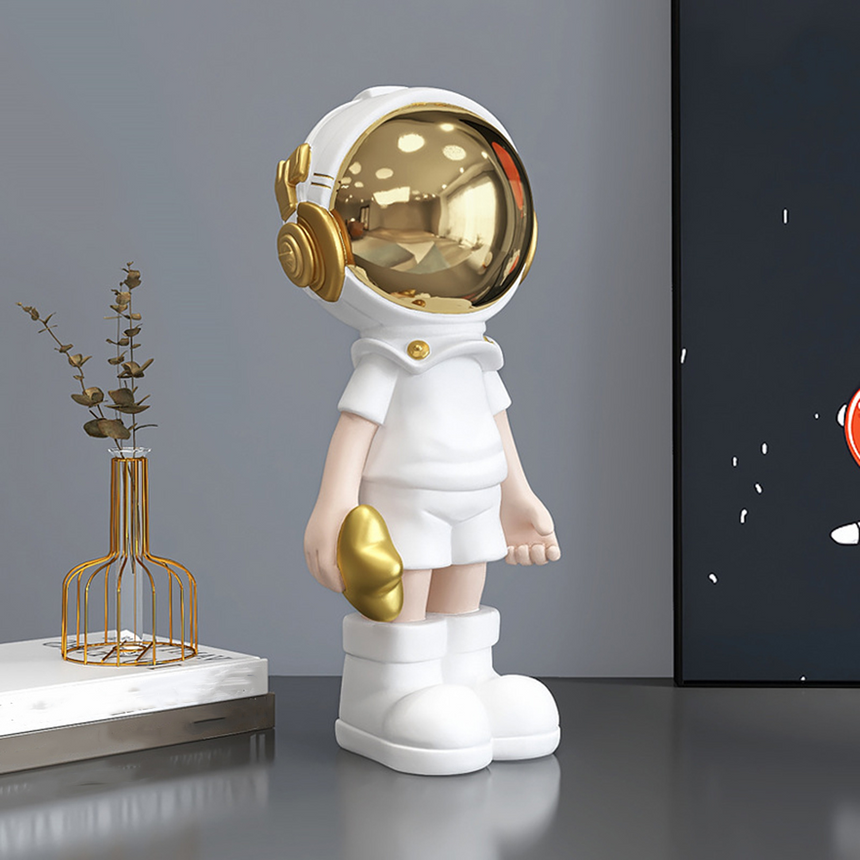 Chaze Kulpito Spaceman Figurine Statue