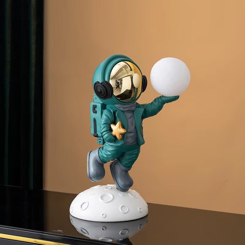 Chaze Kulpito Spaceman Statue