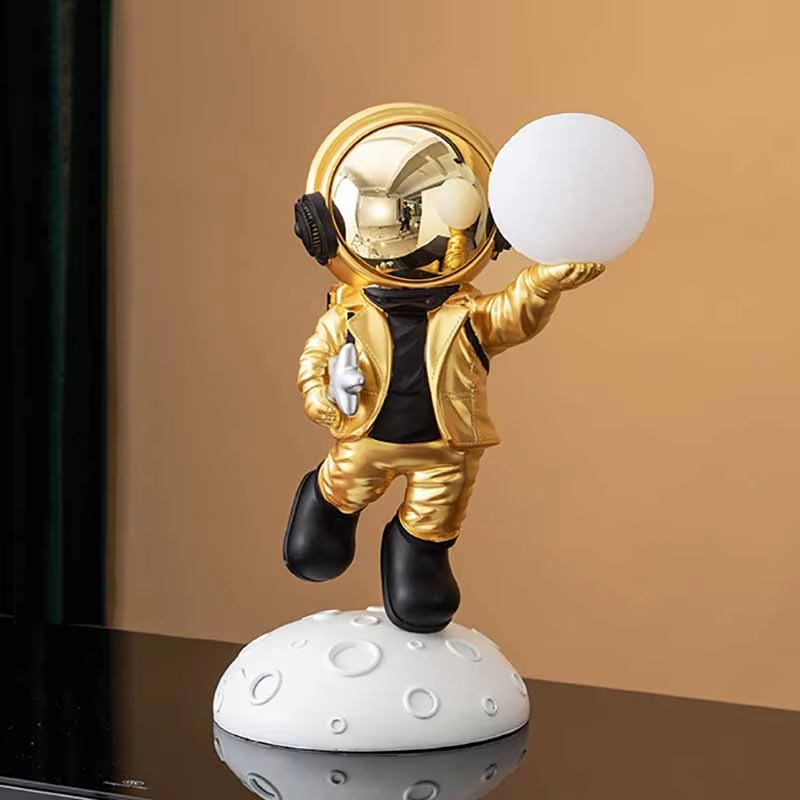 Chaze Kulpito Spaceman Statue