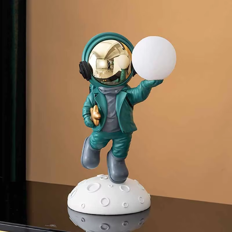 Chaze Kulpito Spaceman Statue