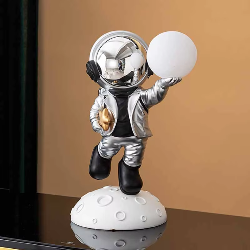 Chaze Kulpito Spaceman Statue